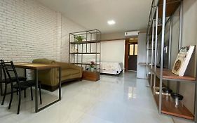 Loft amplo, apenas 6km do Morro do Careca! (G)